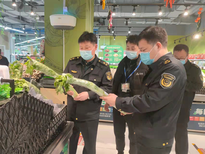 我縣多措并舉強化疫情防控期間食用農產品市場監管，筑牢安全防線